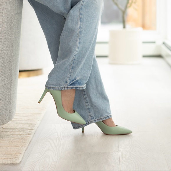 New mint green pumps - Picture 1 of 4